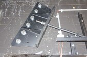 Fixations des barres de traction au moyen d'une plaque en acier