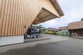 weit auskragende Dachkonstruktion