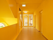 Treppenhaus in gekapseltem Massivholzbau