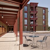 Vastes constructions en bois