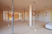 Pendant le durcissement de la résine de coulée, les dalles doivent être étayées.