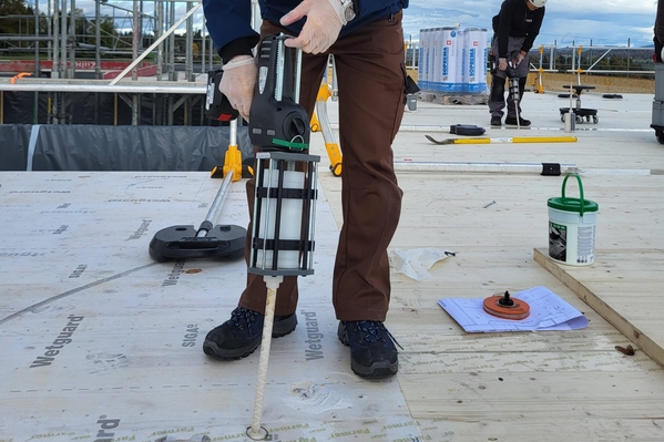 Le coulage des joints TS3 est réalisé sur place lors de la mise en place.