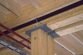 Transverse compression reinforcement with steel U-section, secondary supporting structure on bearing battens
